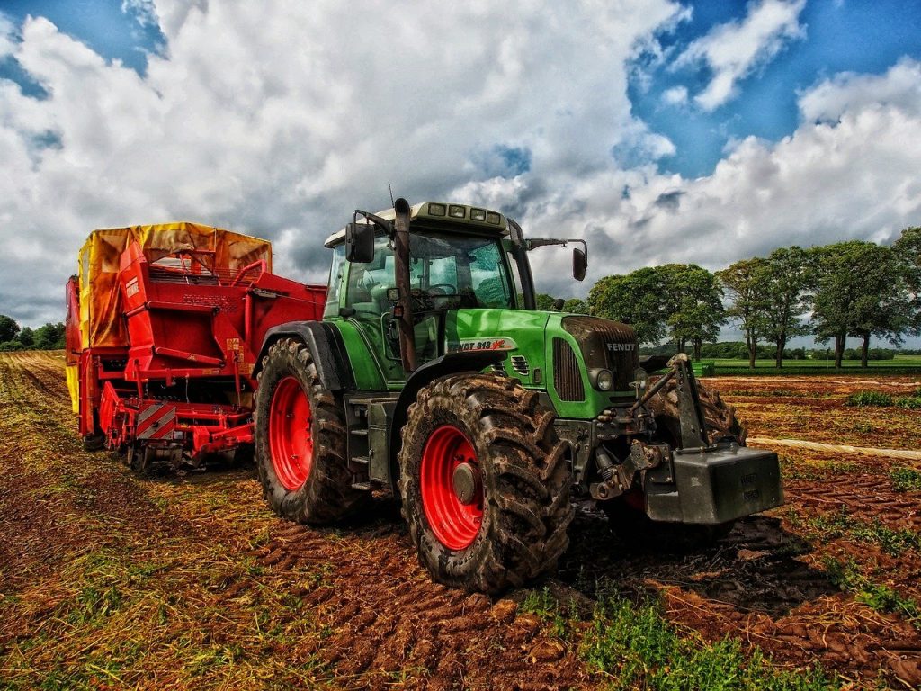 tractor, rural, farm-385681.jpg